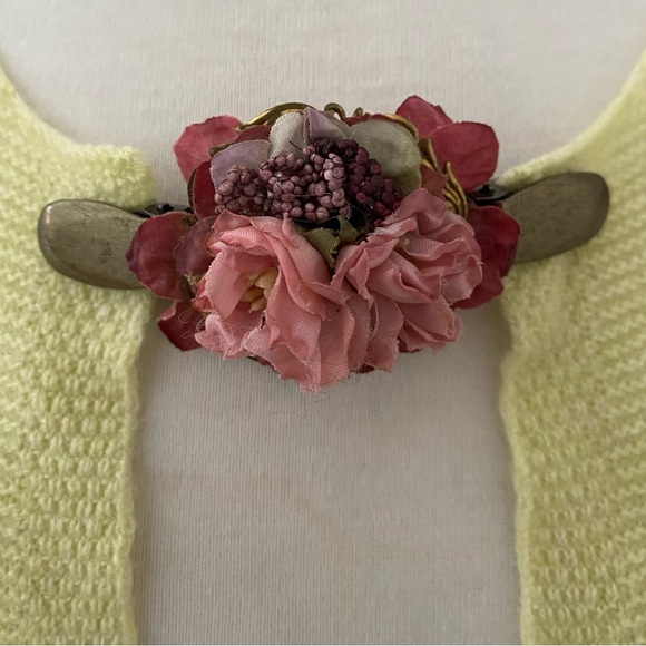 Vintage Fabric Corsage Sweater Clip & Matching Brooch - Picture 2 of 10